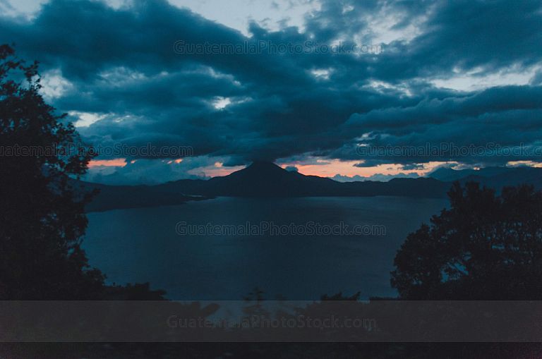 Mirador hacia el Lago de Atitlán