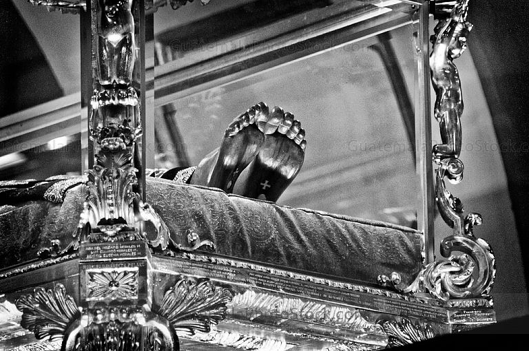 Pies de la Consagrada Imagen del Señor Sepultado