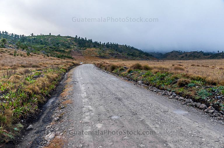 Camino rural en la cumbre de los Cuchumatanes