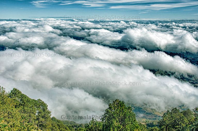 sobre las nubes del Volcán de Agua