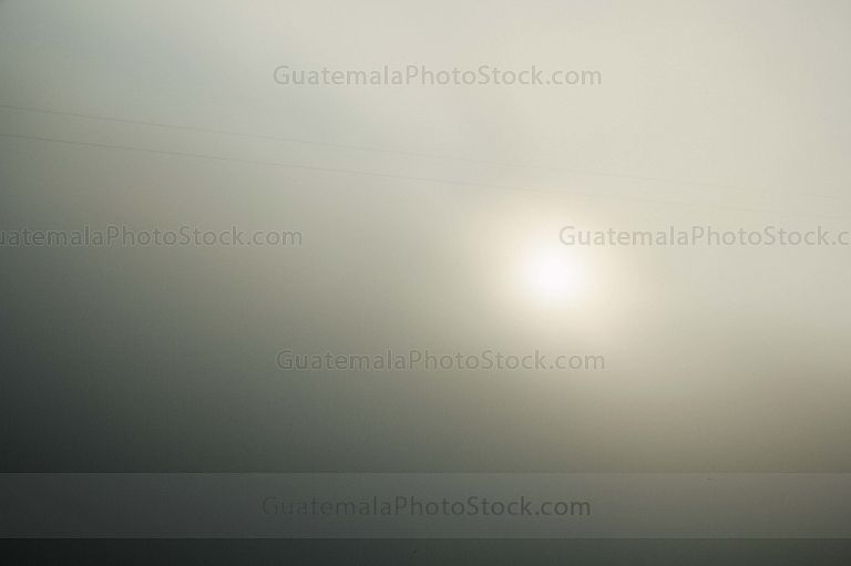 Sol entre nubes