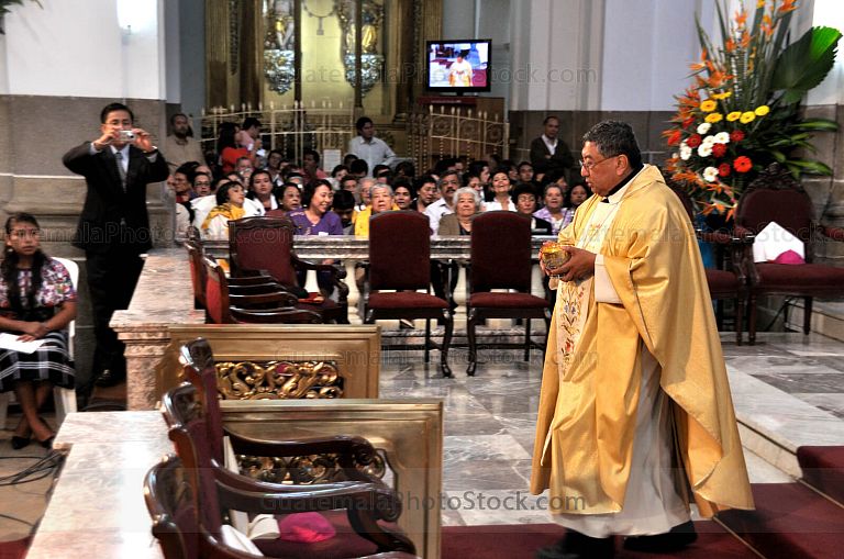 Monseñor Oscar Julio Vian Morales, sdb