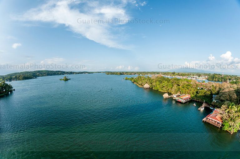 Vista panorámica hacia el Río Dulce