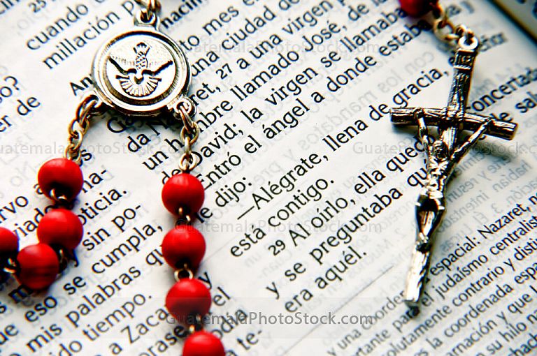 Rosario y biblia