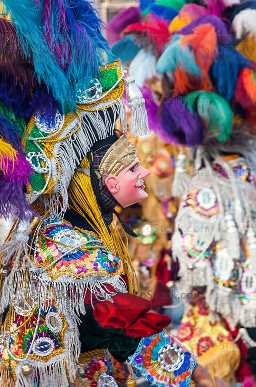 Bailador disfrazado durante la fiesta patronal de Chichicastenango