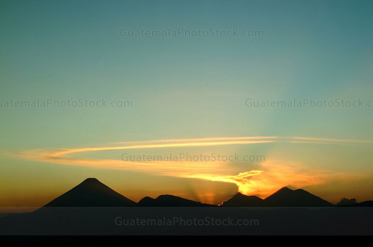 Atardecer con la cadena Volcánica central