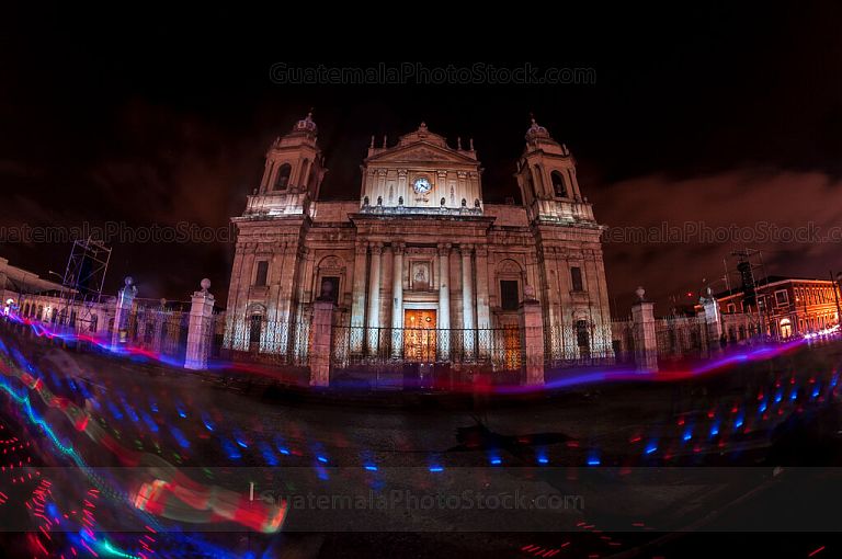 Fachada de Catedral Metropolitana iluminada por Mapping