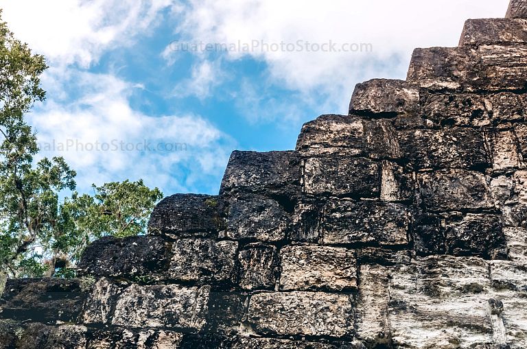 Vestigios mayas en Tikal