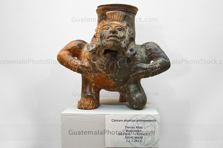 Cantaro de forma antropomorfa