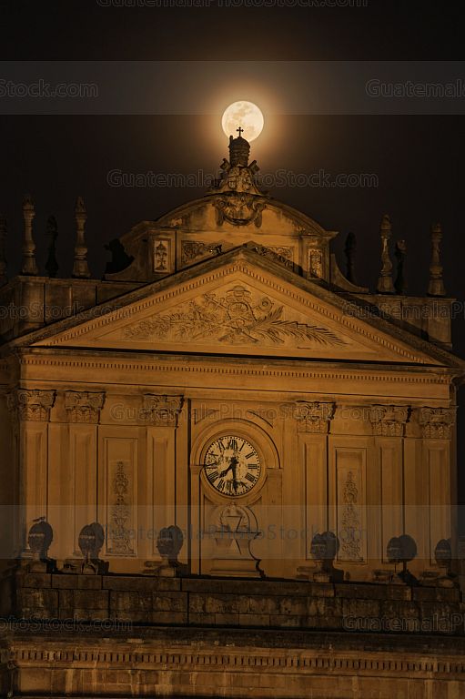 Luna llena y la Catedral Metropolitana