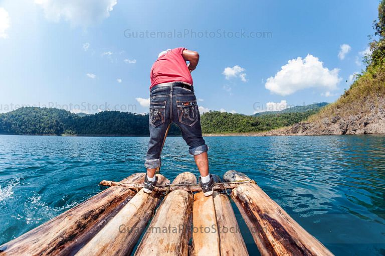 Canoa en la Laguna de Maxbal