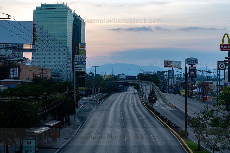Calzada Roosevelt y Centro Comercial Tikal Futura