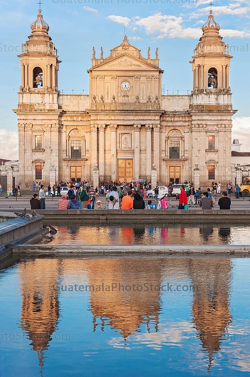 Fuente y Fachada Catedral Metropolitana