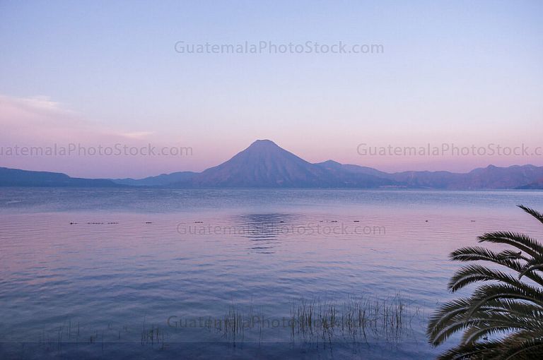 Amanecer en el Lago de Atitlán