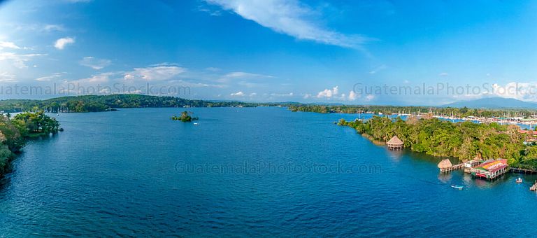 Panorama: Río Dulce desde el puente