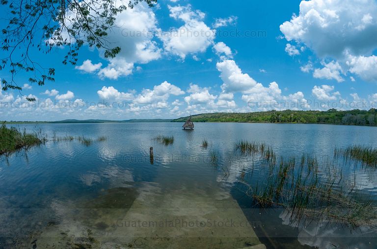 Laguna de Yaxhá, Petén