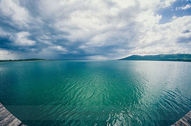 Lago Petén Itzá desde El Remate