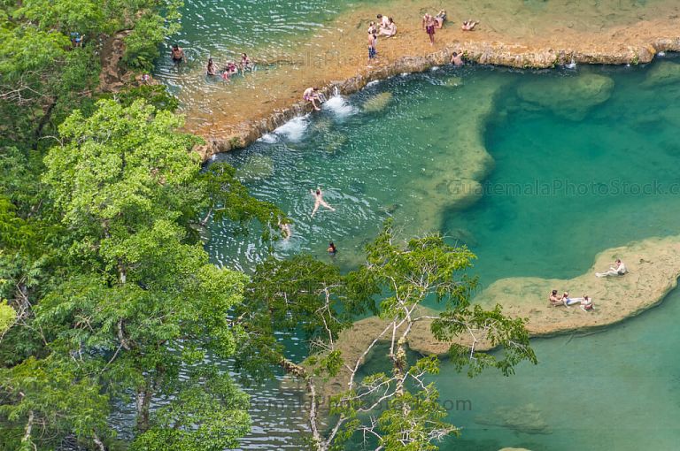 Turistas en Semuc Champey