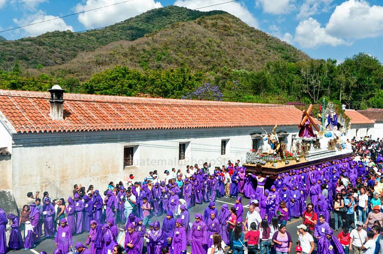 Cortejo Procesional Jesús Nazareno del Monte Pulsiano
