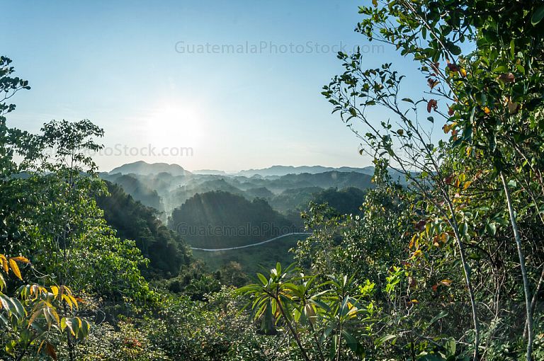Amanecer sobre las tierras planas de Alta Verapaz y Petén