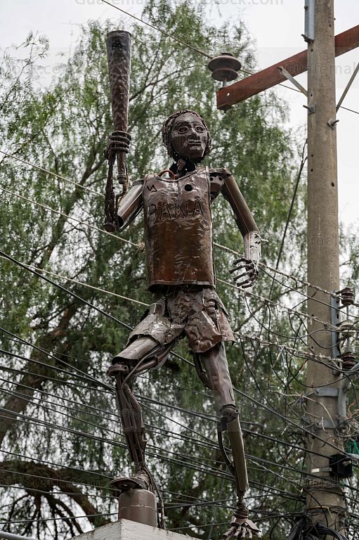 Escultura metálica en el parque de Panajachel, Sololá
