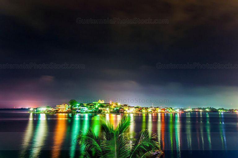 Isla de Flores de noche
