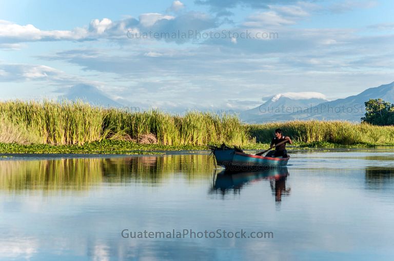 Navegando por el Canal de Chiquimulilla