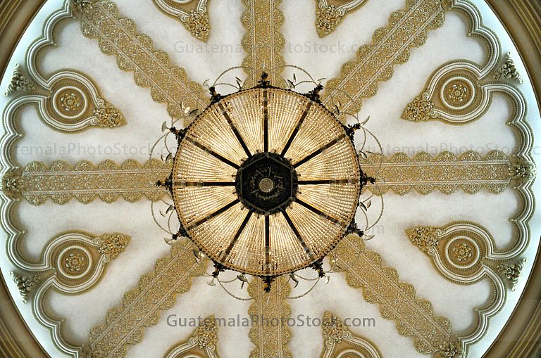 Lampara del Palacio Nacional de la Cultura