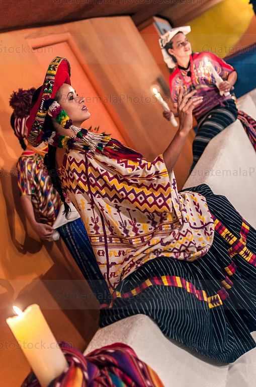 Estampa mujer con traje típico