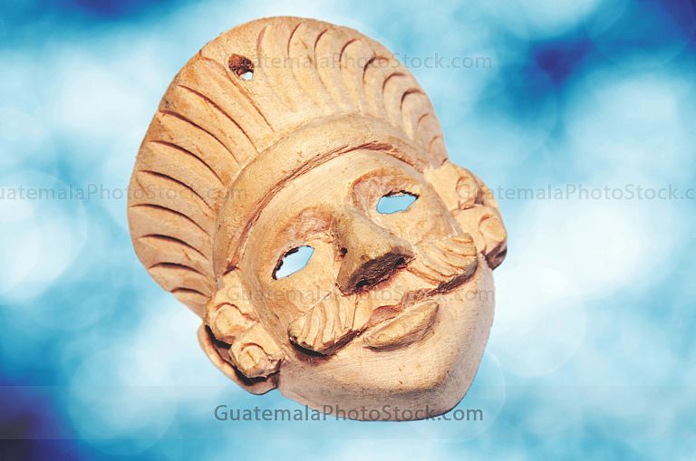 Mascara tallada en madera