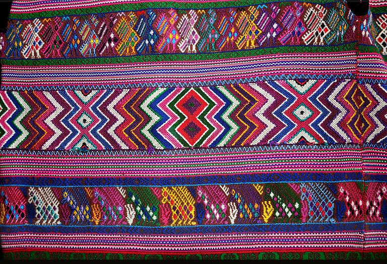 Detalle de huipil de tela tipica