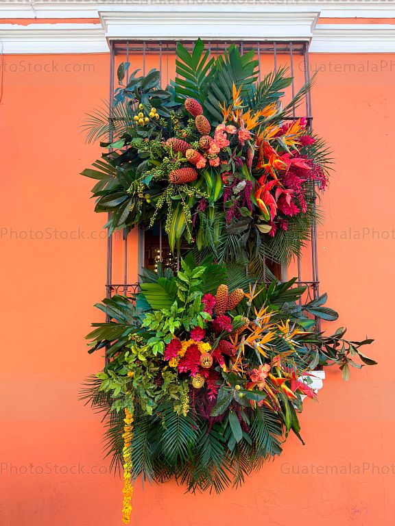 Balcón decorado con flores