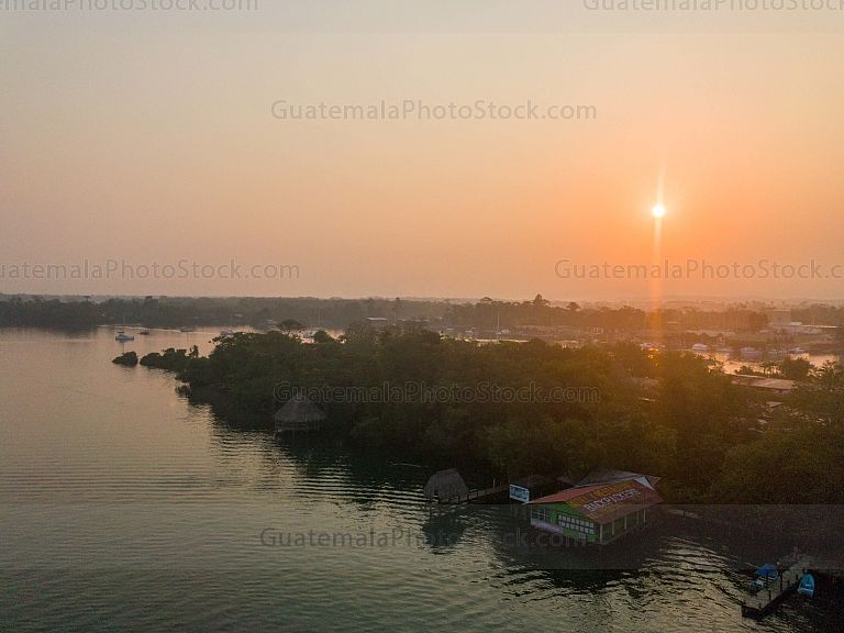 Amanecer en el puente de Río Dulce