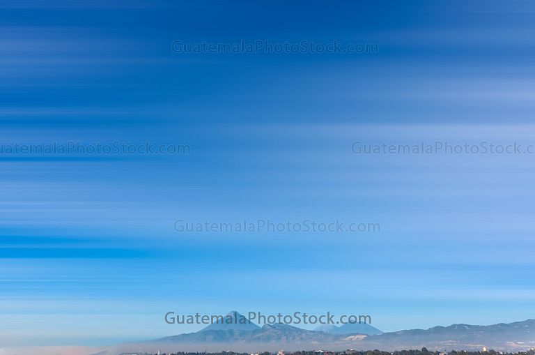 Amanecer frente a los volcanes