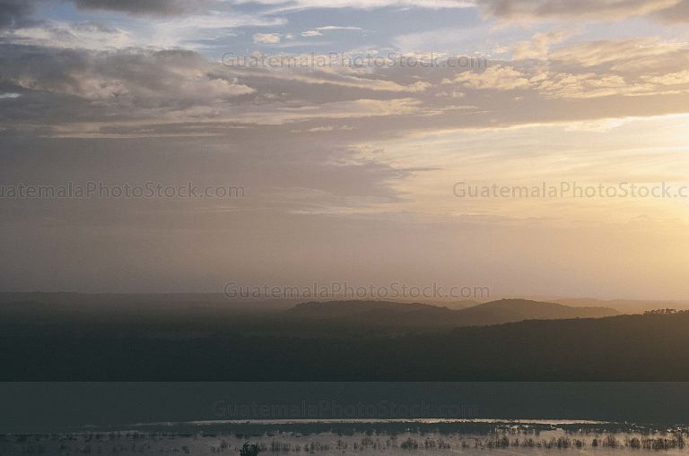 Atardecer desde el templo 312 de Yaxhá