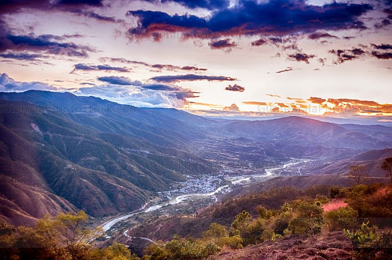 HDR: Atardecer sobre Sacapulas, Quiche