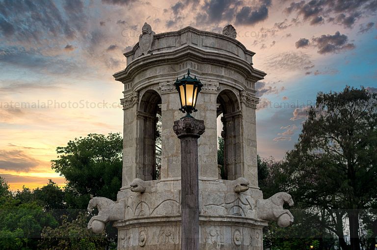 Fuente de Carlos III, Plaza España