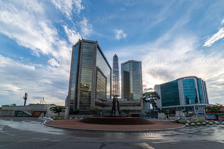 Obelisco de la República y Centro Financiero