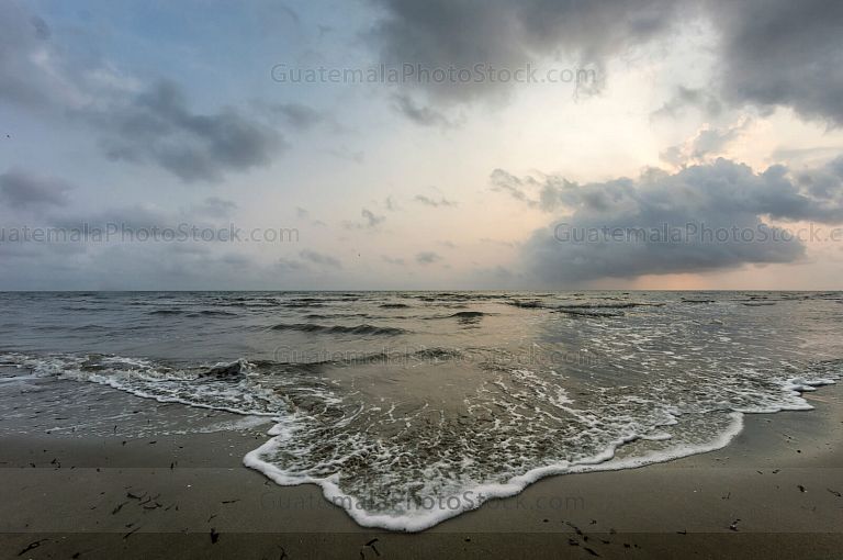 Mar caribe al amanecer