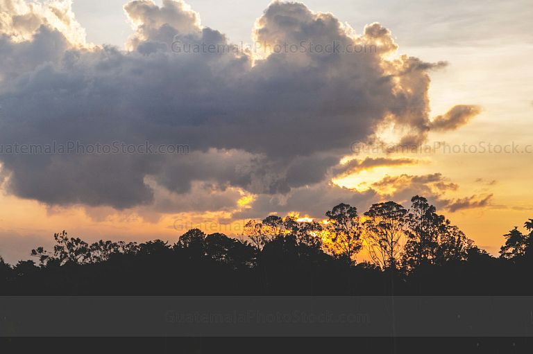 Atardecer en época lluviosa