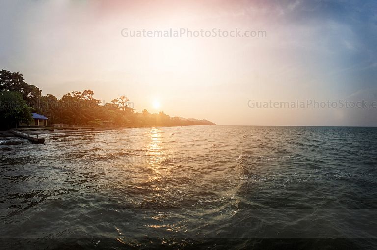 Atardecer en la Playa Quehueche, Livington, Izabal