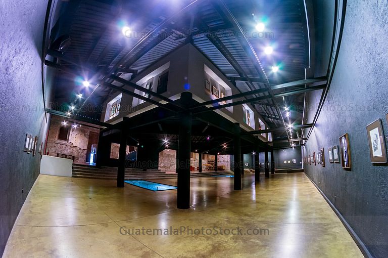 Salón de exposiciones en el paseo de los museos