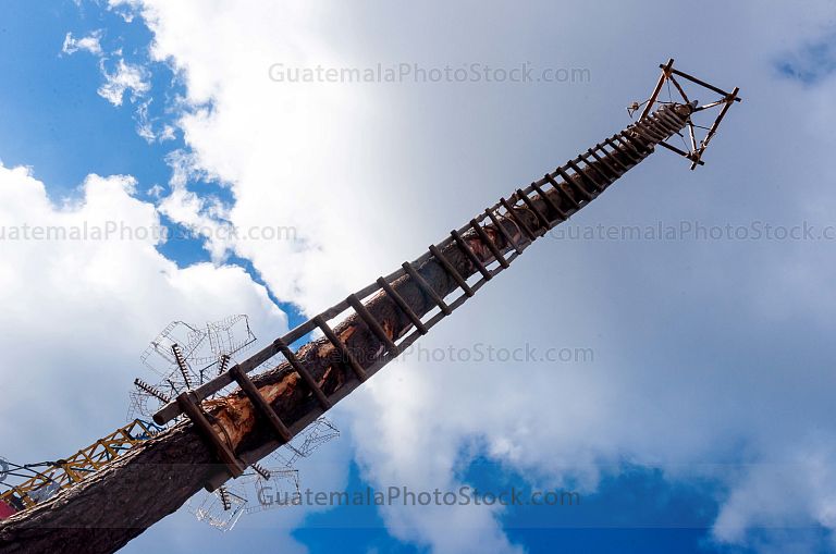 Palo de los voladores en Chichicastenango