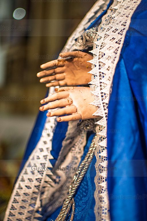 Detalles de manos de la Virgen de Dolores
