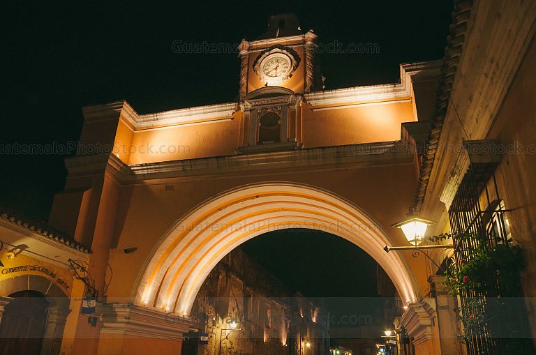 Arco de Santa Catalina de noche