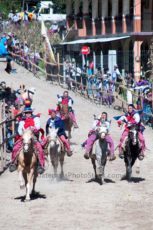 Carrera de caballos en Todos Santos Cuchumatán