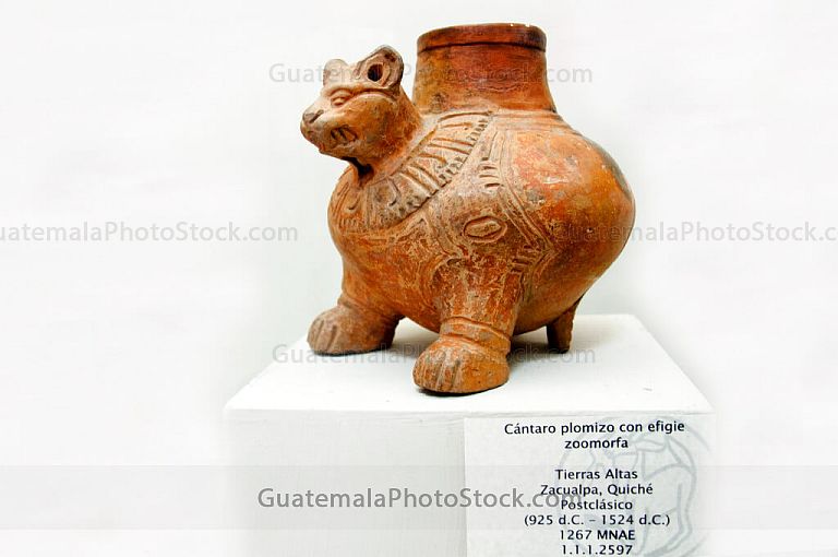 Cantaro de forma zoomorfa
