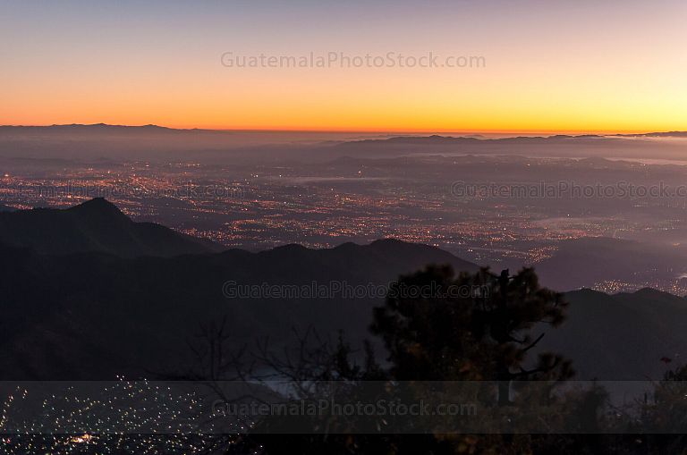 Amanecer sobre la Ciudad de Guatemala