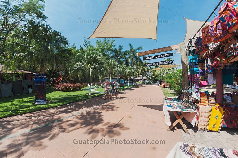 Mercado de artesanías Marina Pez Vela