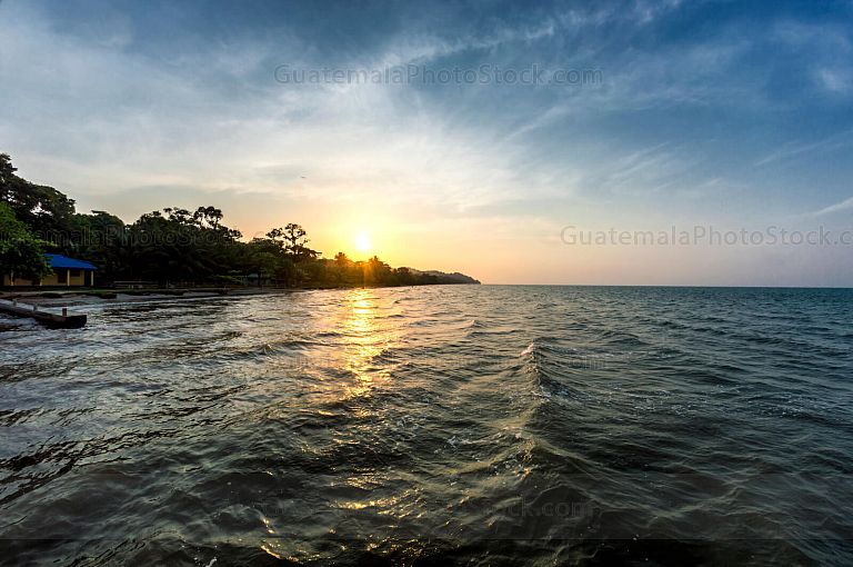 Atardecer en Playa Salvador Gaviota, Quehueche, Livingston, Izabal.